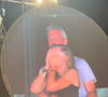Peu après, Andy Byron a présenté sa démission, acceptée par le conseil d’administration. 

Capture d'écran TikTok de la scène au concert de Coldplay.
