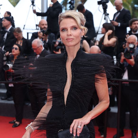 Avec Diane Leyre et Sylvie Tellier

Sylvie Tellier assiste au tapis rouge de "La Venue De L'avenir" (Colours Of Time) lors du 78ème Festival de Cannes au Palais des Festivals le 22 mai 2025 à Cannes, France. Photo by Jerome Domine/ABACAPRESS.COM