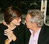 D'après nos confrères, un caniche "qu'il a récemment adopté" et "qui avait été maltraité avant que la police n'intervienne" vit désormais sous son toit.
Exclusif - Michel Sardou et Anne-Marie Perrier - Michel Sardou a reçu un double disque de platine pour son album "Du plaisir", le 26 novembre 2004 ©OLIVIER BORDE / BESTIMAGE