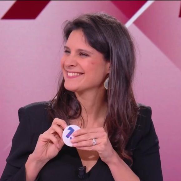 Apolline de Malherbe porte un accessoire qui ne passe pas inaperçu à l'antenne, le 4 juin 2025, sur BFMTV