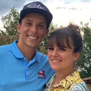 "Et pendant le dernier cours (J'y vais a fond) Je pense m'être fait un claquage. La danse, le golf, la reprise de la salle de sport, les vidéos pour insta... Mon corps était pas prêt. J'espère que ça va passer vite"

Grégoire Lyonnet et Alizée sur Instagram.