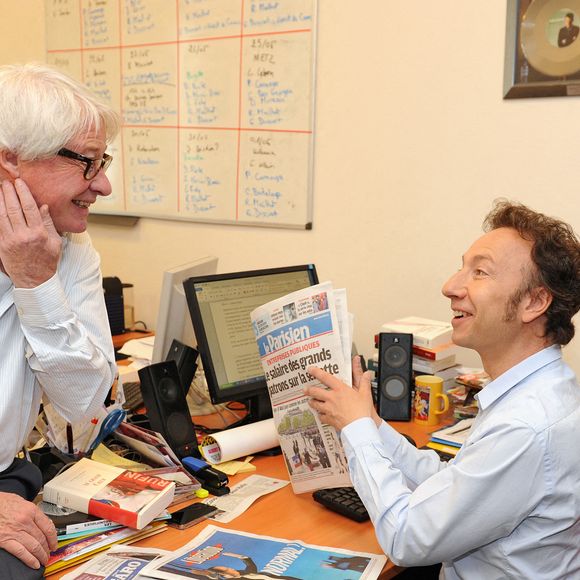 Stephane Bern, aux côtés de Patrice Carmouze, dans les studios de la station de radio RTL, le 9 mai 2012 à Paris, France. Photo by Pascal Baril/ABACAPRESS.COM
