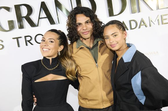 Paola Locatelli, Clarisse Castan, Zakari Kunakey - Première édition des Trophées Madame – Le Grand Dîner dans le cadre prestigieux de l'hôtel Peninsula à Paris le 6 mars 2025. Cet événement d’exception a réuni des figures influentes du monde de la culture, du sport, du luxe et de l’entrepreneuriat, venues célébrer les femmes qui façonnent et inspirent notre époque.
Placée sous le signe de l’excellence, de l’innovation et de l’audace, cette soirée a mis à l’honneur des personnalités féminines remarquables, sélectionnées pour leur impact et leur engagement dans leur domaine respectif.
Le trophée exclusif des « Trophées Madame » a été conçu par l’artiste de street art Leloluce, incarnant la force et la résilience des femmes d’aujourd’hui.
Les lauréates ont été choisies par un comité d’expertes influentes, issues du mouvement Women With Impact et reconnues pour leur discernement et leur engagement en faveur de la promotion des femmes. © Cyril Moreau/Bestimage