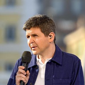 Thomas Sotto a souhaité pleine réussite à Céline Landreau, qui lui succédera à la rentrée.

Thomas Sotto -  L'émission Télématin sur France 2 en direct sur le port de Marseille dans le cadre de l'arrivée de la flamme olympique des JO de Paris 2024.