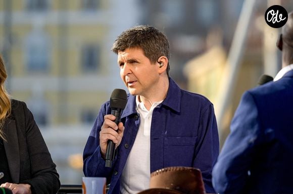 Thomas Sotto a souhaité pleine réussite à Céline Landreau, qui lui succédera à la rentrée.

Thomas Sotto -  L'émission Télématin sur France 2 en direct sur le port de Marseille dans le cadre de l'arrivée de la flamme olympique des JO de Paris 2024.