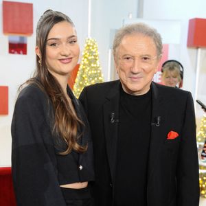 Exclusif - Rose Paynel et Michel Drucker - Enregistrement de l'émission Vivement dimanche au studio Rive gauche, présentée par Michel Drucker le 16 décembre 2025. . Diffusion sur France 3 le 04/01/2026 . © Guillaume Gaffiot / Bestimage