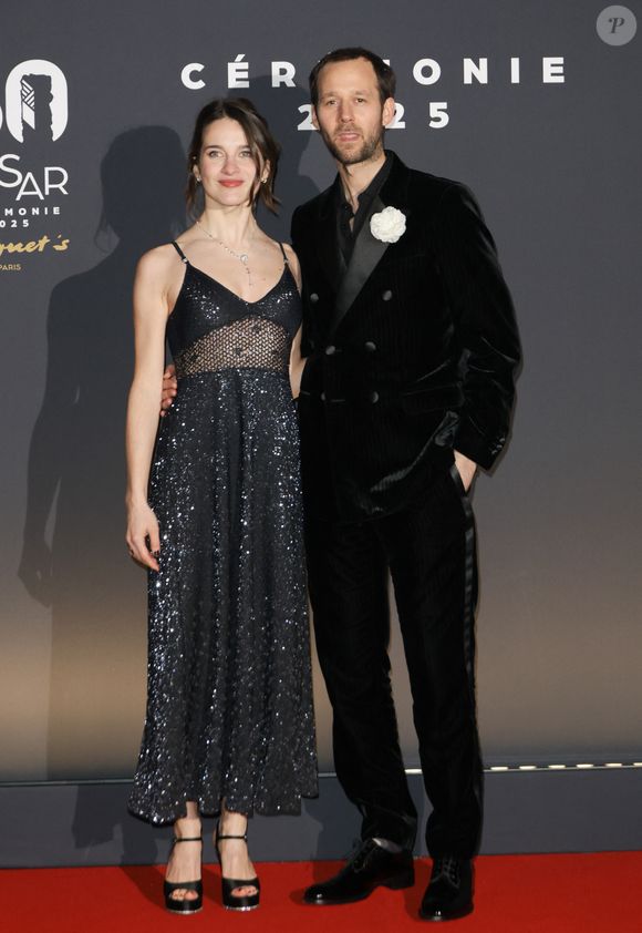 Rebecca Marder et Benjamin Lavernhe au photocall du dîner de la 50ème édition de la cérémonie des César au Fouquet's à Paris, France, le 28 février 2025. © Coadic Guirec/Bestimage