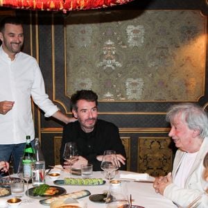 Dragon, un comptoir japonais ultra-exclusif dédié à l'art du hand roll (ces makis roulés à la main minute dans une algue nori croustillante).

Exclusif - Invités : Cyril Lignac, Damien Nougarède, Hervé Vilard, Chantal Goya - Chantal Goya fête son 84e anniversaire au Bar des Prés à Paris le 10 juin 2026.

© Philippe Baldini / Bestimage