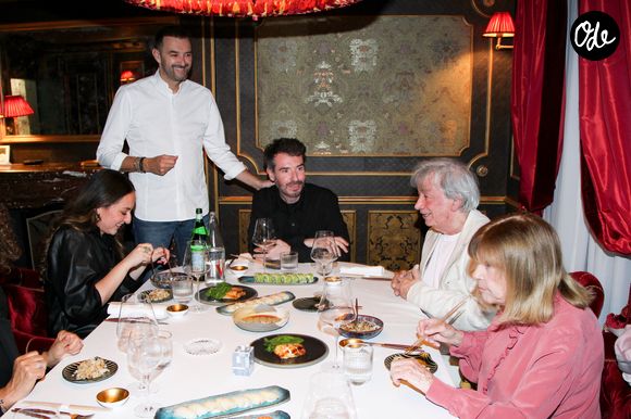 Dragon, un comptoir japonais ultra-exclusif dédié à l'art du hand roll (ces makis roulés à la main minute dans une algue nori croustillante).

Exclusif - Invités : Cyril Lignac, Damien Nougarède, Hervé Vilard, Chantal Goya - Chantal Goya fête son 84e anniversaire au Bar des Prés à Paris le 10 juin 2026.

© Philippe Baldini / Bestimage