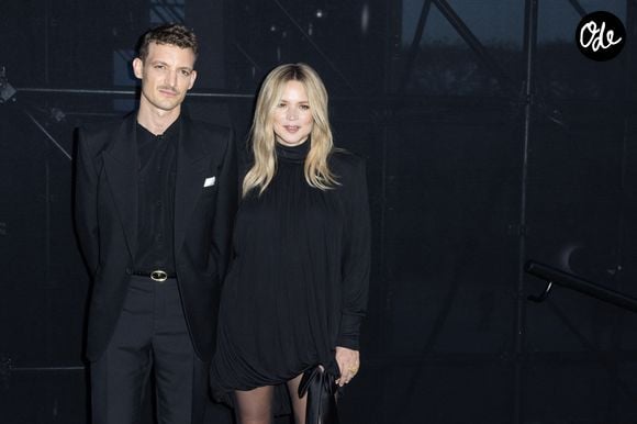 Niels Schneider et sa compagne Virginie Efira - Photocall du défilé Saint Laurent Womenswear Printemps/été 2024 dans le cadre de la Fashion week de Paris le 26 septembre 2023 à Paris. © Olivier Borde/Bestimage
