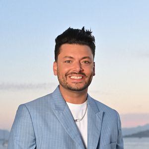 C'est alors le moment d’évoquer cette brève histoire sentimentale de Kev Adams avec une célèbre chanteuse

Exclusif - Kev Adams - Backstage et rendez-vous - Enregistrement de l'émission "L'humour à la plage" pour le 1er festival de Juan les Pins à la pinède Gould. © Bruno Bebert / JR Santini / Bestimage
