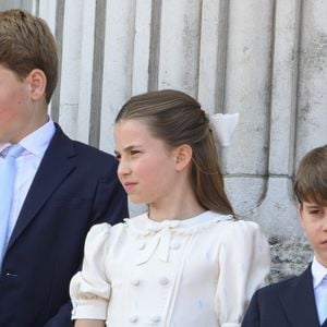Située dans le Berkshire, l'école est d'ailleurs idéalement placée à moins de cinq kilomètres de Forest Lodge, la nouvelle résidence de Kate et William, ainsi que du célèbre château de Windsor.
13 juin 2026 : La famille royale sur le balcon lors de la cérémonie de Trooping the Colour 2026, en célébration de l'anniversaire officiel du roi Charles III (Le roi Charles III d'Angleterre). (Credit Image: © Cover Images via ZUMA Press)