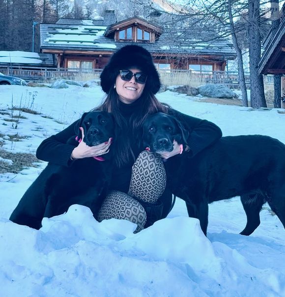 Karine Ferri fait son maximum pour venir en aide aux animaux et elle partage souvent des photos de ses chiens.