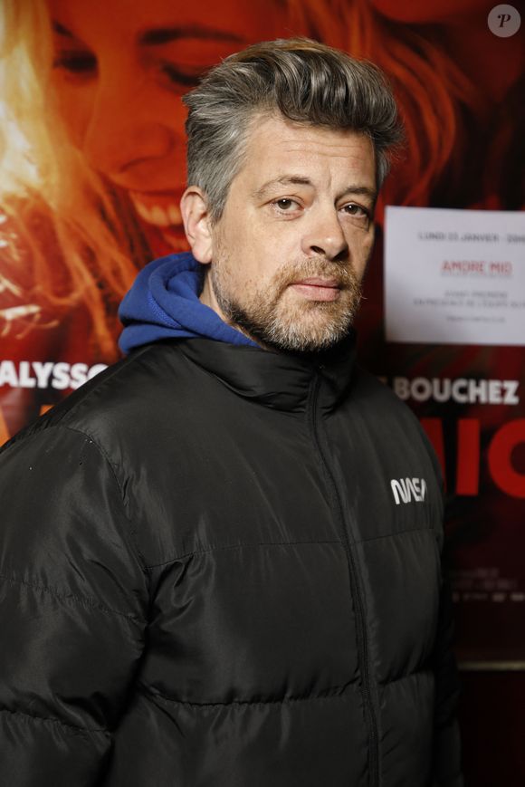 Pendant longtemps, la fillette a grandi loin des médias, en Argentine, tandis que son père composait entre deux avions, dans un équilibre qu’il décrit comme "fragile mais heureux"...

Exclusif - Benjamin Biolay lors de l'avant-première du film "Amore Mio" au Cinéma Saint-André des Arts à Paris le 23 janvier 2023.

© Denis Guignebourg / Bestimage