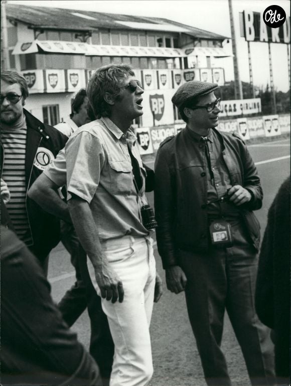 06 juin 1969 - Steve McQueen est à la course pour s'informer sur un film qu'il tourne sur les pilotes des 24 Heures du Mans. Allemand - Gaisbauer et son assistant sur un train de fer.  (Crédit image : ? Keystone Press Agency/ZUMA Press Wire)
