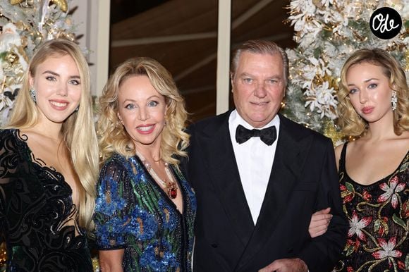 Le Prince Charles de Bourbon des Deux Siciles, la princesse Camilla, leurs filles, les princesses Maria Carolina et Maria Chiara lors du Bal de Noël à la salle Empire de l'hôtel de Paris à Monaco, le 12 décembre 2025.© Claudia Albuquerque / Bestimage