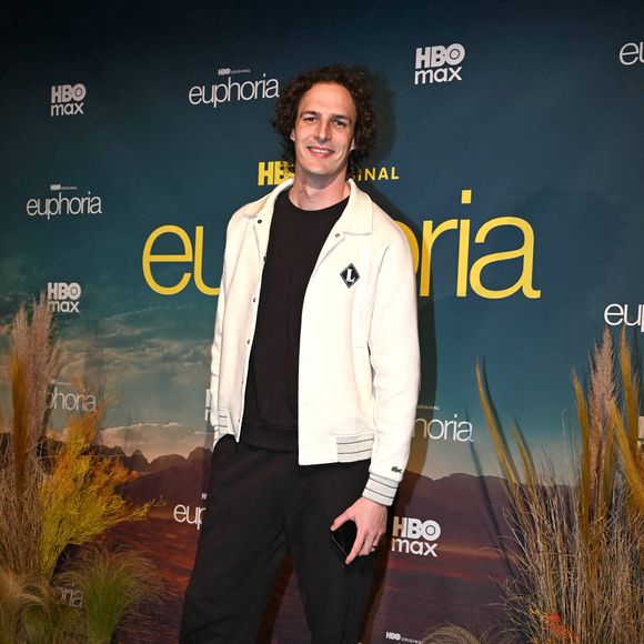 Dans cette dynamique, il a fondé la société "Numéro 10 productions", qui s’inscrit comme un outil central de ses activités. 

Paul de Saint-Sernin - Première de la série "Euphoria - Saison 3" au cinéma Le Grand Rex à Paris, le 26 avril 2026.
© Gédéon Taïeb/Bestimage