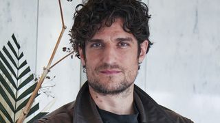 "C'était pour me dire sa déception" : Ce geste de la mère de Louis Garrel qu'il ne reproduira pas avec ses deux enfants Oumy et Azel