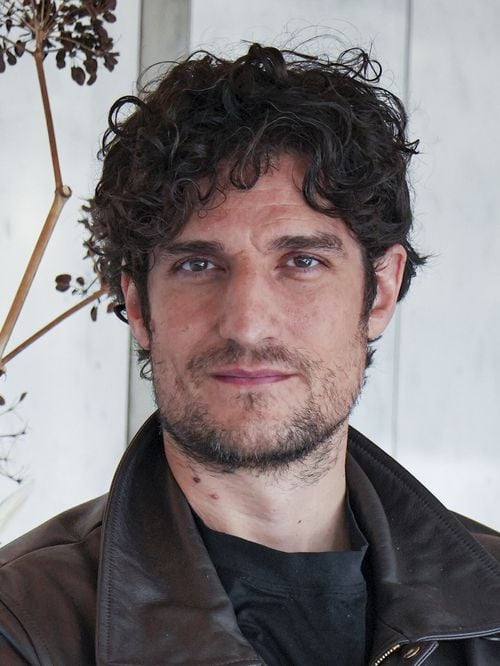 "C'était pour me dire sa déception" : Ce geste de la mère de Louis Garrel qu'il ne reproduira pas avec ses deux enfants Oumy et Azel