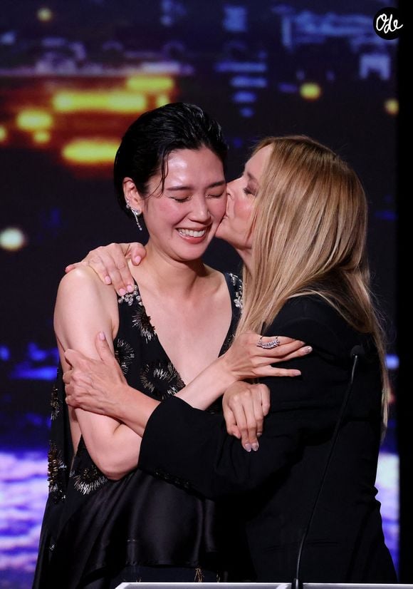 Tao Okamoto, Virginie Efira (Prix d'interprétation Féminine) - Photocall des lauréats des palmes du 79ème Festival International du Film de Cannes. Le 23 mai 2026 © Jacovides-Moreau / Bestimage
