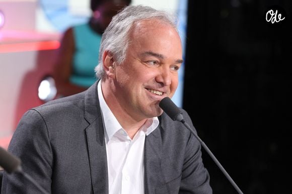 Olivier Truchot dans l'émission « Les Grandes Gueules » sur RMC, à Paris, en France, le 25 avril 2022. Photo de Jérôme Domine/ABACAPRESS.COM