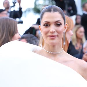 C'est aux "Roches blanches" qu'Iris Mittenaere a posé ses valises

Iris Mittenaere - Montée des marches du film « Fjord » lors du 79ème Festival International du Film de Cannes, le 19 mai 2026. © Denis Guignebourg / Bestimage