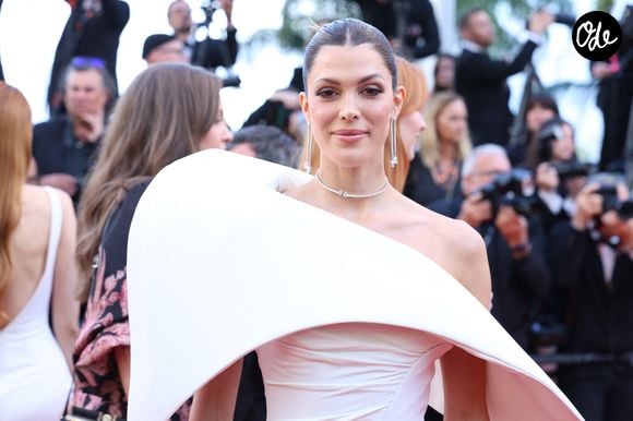 C'est aux "Roches blanches" qu'Iris Mittenaere a posé ses valises

Iris Mittenaere - Montée des marches du film « Fjord » lors du 79ème Festival International du Film de Cannes, le 19 mai 2026. © Denis Guignebourg / Bestimage