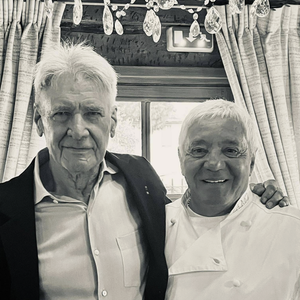 Harrison Ford figure parmi les visiteurs de l'établissement.
Harrison Ford au "Mamo Michelangelo", restaurant d'Antibes prisé par les stars @Facebook
