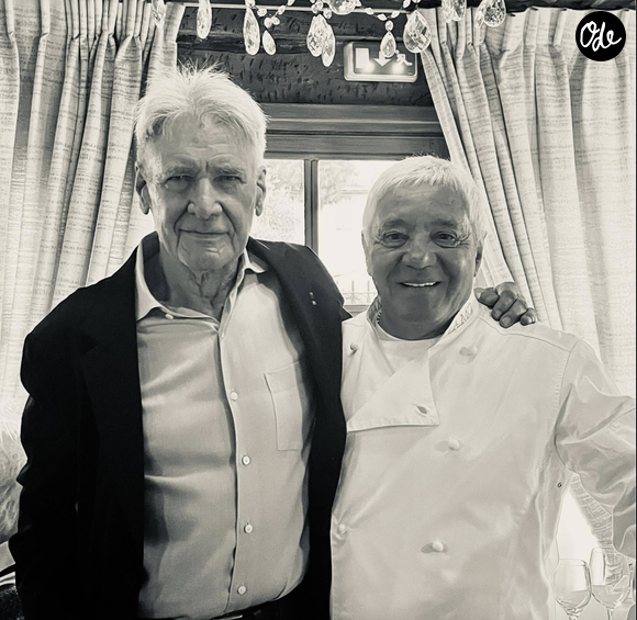 Harrison Ford figure parmi les visiteurs de l'établissement.

Harrison Ford au "Mamo Michelangelo", restaurant d'Antibes prisé par les stars @Facebook