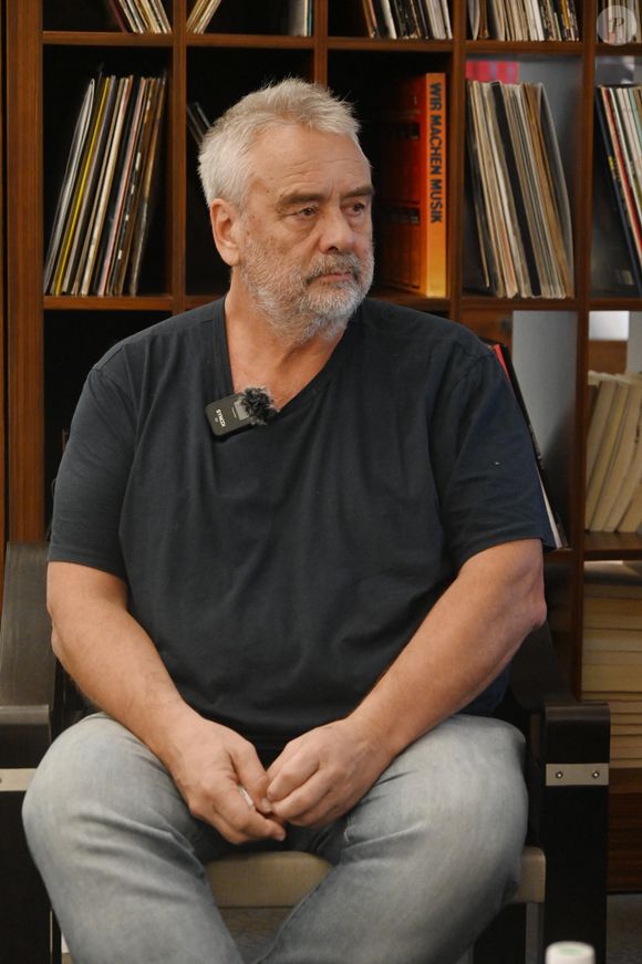 Le 14 décembre 2023, Shanghai, Shanghai, Chine : Le 9 décembre 2023 à Shanghai, Luc Besson est à Shanghai avec son film ''DogMan'' pour partager ses expériences de tournage avec le public. © SIPA Asia / Zuma Press / Bestilage