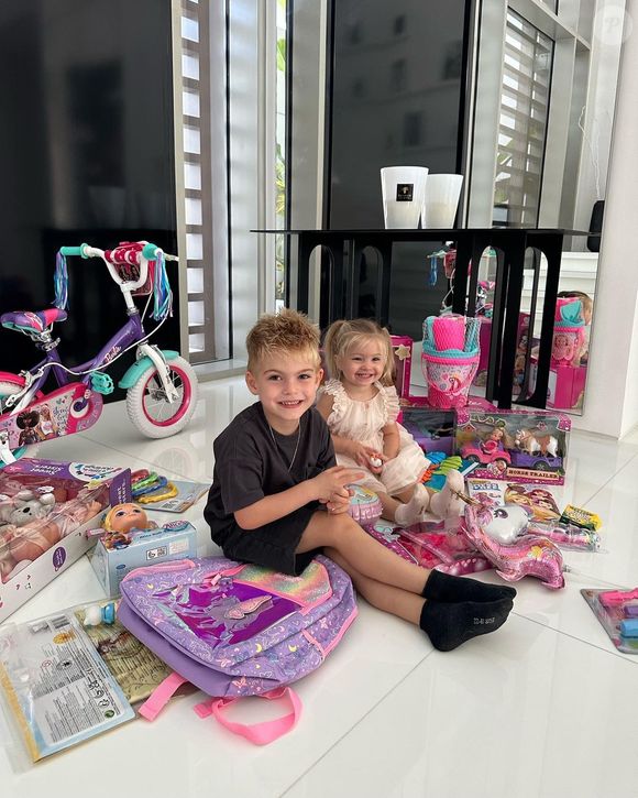 Leewane et Maylone Garcia, les enfants de Jessica et Thibault, lors de l'anniversaire de la fillette.
Crédit : Instagram