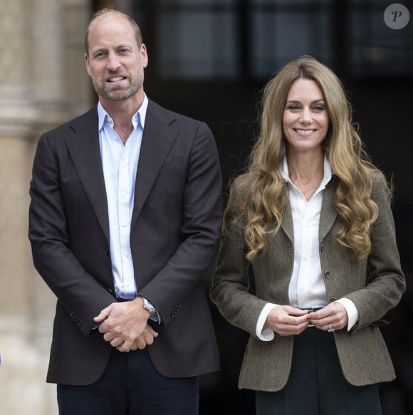Le prince William, prince de Galles, et Catherine (Kate) Middleton, arborant des cheveux blonds, visitent les jardins, récemment transformés, du musée d'histoire naturelle à Londres, le 4 septembre 2025.