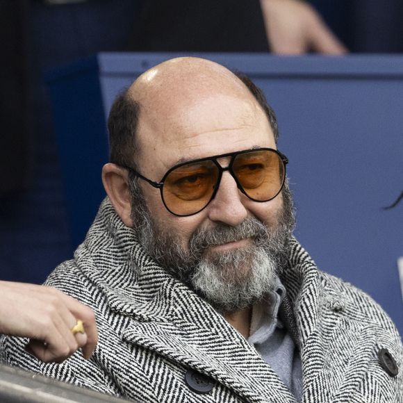 Kad Merad - People dans les tribunes du match de Ligue 1 Uber Eats "PSG-Rennes" (1-1) au Parc des Princes à Paris le 25 février 2023. © Cyril Moreau/Bestimage