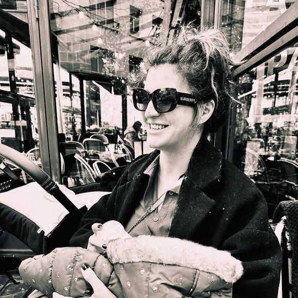 En terrasse d'un café, l'ancien secrétaire d'Etat profite d'un moment apaisant. 

Marlène Schiappa a donné naissance à son troisième enfant, un petit garçon. Instagram