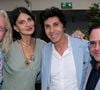 Le chanteur de 72 ans est apparu en costume bleu ciel et baskets, aux côtés de sa nouvelle épouse en robe courte crème et chapeau élégant.
Exclusif - Pierre-Jean Chalençon, Sylvie Ortega Munos, Jean-Luc Lahaye, Fabien Chalard (Patron de L'etablissement) - Vin d'honneur du mariage de Jean-Luc Lahaye et Paola au restaurant festif et bar à cocktails "Frivole, 8 rue Jean Goujon à Paris le 2 juillet 2025.
Le chanteur de 72 ans a passé la bague au doigt de sa jeune amoureuse Paola Aubin (32 ans) qu'il fréquente officiellement depuis 2018 à la mairie du 18ème arrondissement de Paris . © Philippe Baldini/ Bestimage
