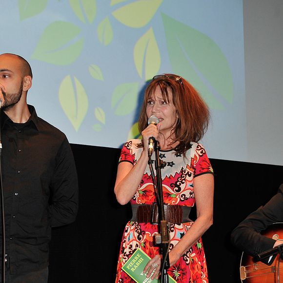Clementine Celarie et ses fils Abraham et Balthazar chantent a l'occasion du Festival Atmosphere a Courbevoie le 2 Avril 2013.