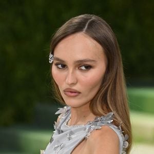 L'édition 2026 a récolté un record de 42 millions de dollars.
Lily-Rose Depp au Met Gala 2026 célébrant l'ouverture de l'exposition "Costume Art" qui s'est tenu le 4 mai 2026 au Metropolitan Museum of Art à New York. |Photocall du "MET Gala 2025" au Metropolitan Museum of Art à New York. STARMAX / BESTIMAGE