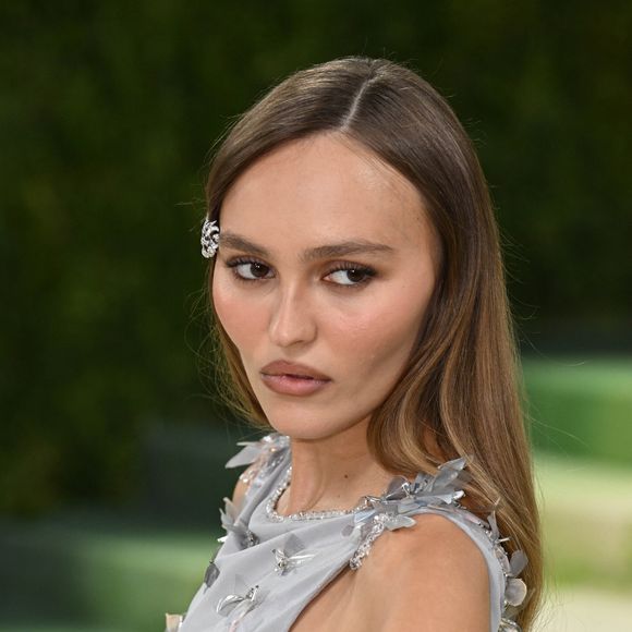 L'édition 2026 a récolté un record de 42 millions de dollars.
Lily-Rose Depp au Met Gala 2026 célébrant l'ouverture de l'exposition "Costume Art" qui s'est tenu le 4 mai 2026 au Metropolitan Museum of Art à New York.  |Photocall du "MET Gala 2025" au Metropolitan Museum of Art à New York. STARMAX / BESTIMAGE