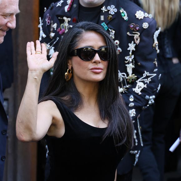 Salma Hayek-Pinault - Arrivées au défilé Balenciaga Collection Haute Couture Automne/Hiver 2025-2026 lors de la Fashion Week de Paris (PFW), le 9 juillet 2025. 
© Denis Guignebourg / Bestimage