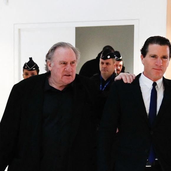 Gérard Depardieu et son avocat Jérémie Assous - Arrivées au procès de G.Depardieu accusé d'avoir agressé sexuellement deux femmes en 2021 lors du tournage du film "Les volets verts" de Jean Becker.
Paris, le 25 mars 2025.

© Clovis / Perusseau / Bestimage