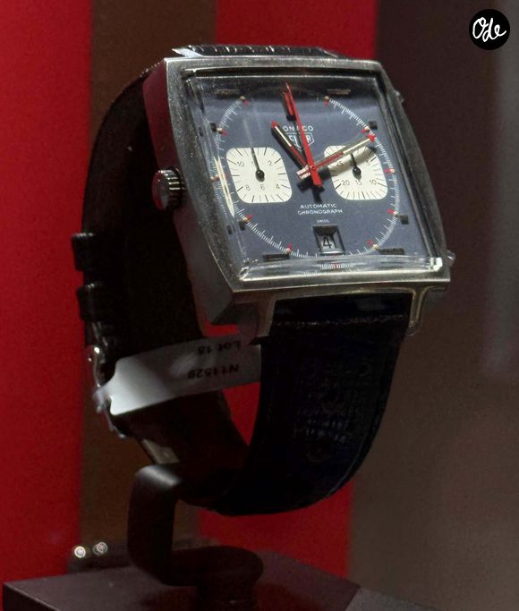 L'exemplaire est considéré comme celui le plus souvent porté par Steve McQueen durant le tournage.

Le 5 décembre 2024, New York, New York, États-Unis : Steve Mcqueen, rare montre-bracelet chronographe automatique carrée en acier inoxydableen exposition lors de l'avant-première presse d'Important Watches pour les ventes d'objets de luxe de l'automne 2024 de Sothebyâ€™s New York qui s'est tenue à Sotheby's™s New York. (Image de crédit : © Nancy Kaszerman/ZUMA Press Wire)
