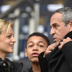 Thierry Ardisson et son épouse Audrey Crespo-Mara assistent au match de football de première division française (L1) entre le Paris Saint-Germain (PSG) et Reims au stade du Parc des Princes à Paris, France, le 20 février 2016. Le PSG s'est imposé 4-1. Photo Christian Liewig/ABACAPRESS.COM