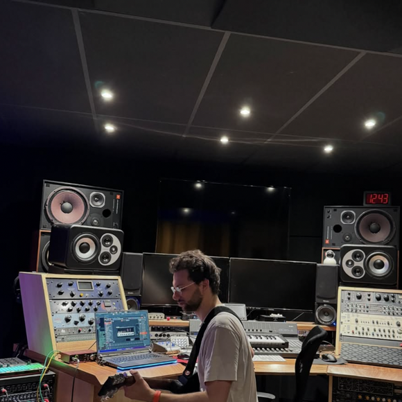 Jules Darmon, le fils de Gérard Darmon et Mathilda May, sur Instagram