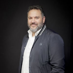 Le coupable, âgé de 40 ans, a été condamné à quinze ans de prison. Une peine que le journaliste juge encore dérisoire.

Exclusif - Bruce Toussaint - Backstage de l'enregistrement de l'émission de S.Nadjar sur Radio J à Paris. Le 25 avril 2023
© Jack Tribeca / Bestimage