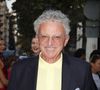 Il faut dire qu'après plus de 30 ans chez France Télévisions, en tant qu'animateur puis commentateur pour des sports comme le patinage artistique, la natation, l'athlétisme ou encore le tennis, l'homme de 71 ans avait finalement pris sa retraite en 2024

Nelson Monfort arrivant au "Concerto pour la Paix" organisé par Omar Harfouch au Théâtre des Champs Élysées à Paris, France, le 18 Septembre 2024. 

© Perusseau / Tribeca / Bestimage