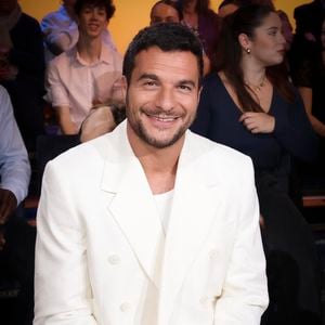 Sur Instagram, l'heureux papa de trois enfants a annoncé avec une grande tristesse le report inévitable de ces concerts.

Exclusif - Amir Haddad lors de l'enregistrement de l'émission Le Grand Echiquier - Spécial Claude François présentée par C.Chazal et A.Manoukian et diffusée le 13 janvier sur France, à l'Opéra royal du château de Versailles, accompagné par l'Orchestre de l'Opéra Royal à Versailles, France, le 16 septembre 2025. © Jack Tribeca/Bestimage