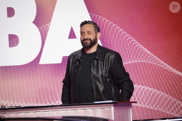 Exclusif - Cyril Hanouna, sur le plateau de l’émission « TPMP » présentée par C.Hanouna et diffusée en direct sur Youtube et sur toutes les box (SFR, FREE, Bouygues, MyCanal etc), Paris, France, le 24 mars 2025. © Jack Tribeca / Bestimage