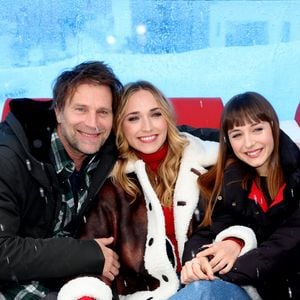 Thomas Jouannet et ses filles Chloé Jouannet, Mado Jouannet - Photocall du court-métrage "Allez ma fille", réalisé par C.Jouannet, lors du 27ème Festival International du Film de Comédie de l'Alpe d'Huez, le 18 janvier 2024.
© Dominique Jacovides / Bestimage