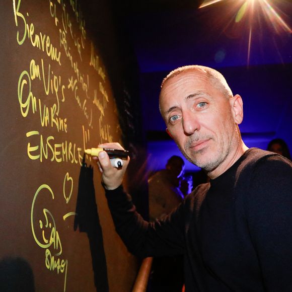 "Je ne trouve rien de plus sexy qu’une femme qui a de l’esprit. Comme disent les magazines féminins, je suis un sapiosexuel (...) L’excitation part d’en haut, pas d’en bas."

Exclusif - Gad Elmaleh -  Le célèbre humoriste Gad Elmaleh a inauguré lundi 3 février 2025 Le Vig’s, un tout nouveau Comedy Club situé sur le Vieux-Port de Marseille.
© Franz Chavaroche / Bestimage