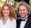 "Après l'effervescence de Los Angeles, il a choisi le calme de la côte normande auprès de son épouse, l'actrice et sculptrice Marine Delterme", écrit la publication. 

Marine Delterme et son mari Florian Zeller - Montée des marches du film « Triangle of Sadness (Sans filtre) » lors du 75ème Festival International du Film de Cannes. Le 21 mai 2022
© Olivier Borde / Bestimage